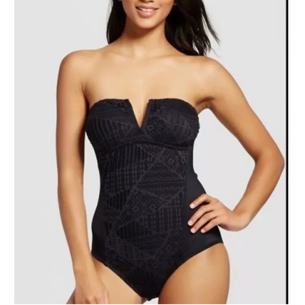 Mossimo Black Strapless with lace and open back